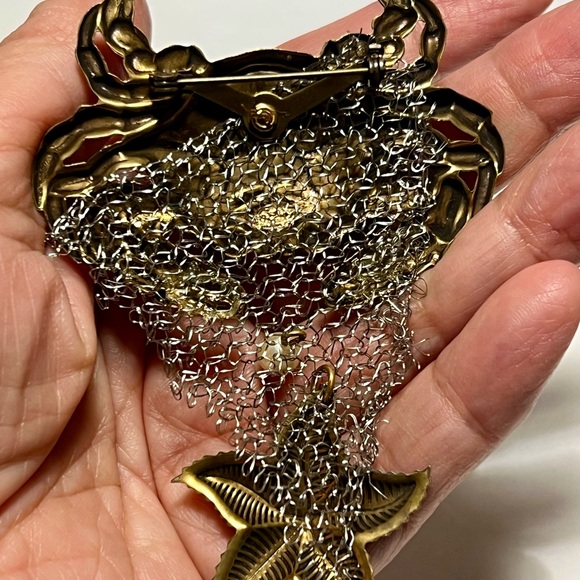 Crab w/Starfish and Pearl Brooch by Jan Michaels (SF) - Picture 6 of 9